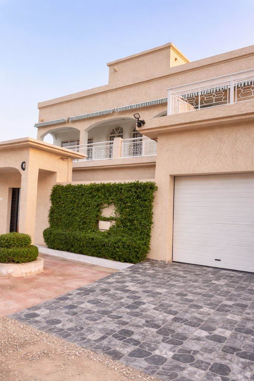 Villa d’exception style nord-américain avec baies vitrées – Centre Émetteur, Nouakchott