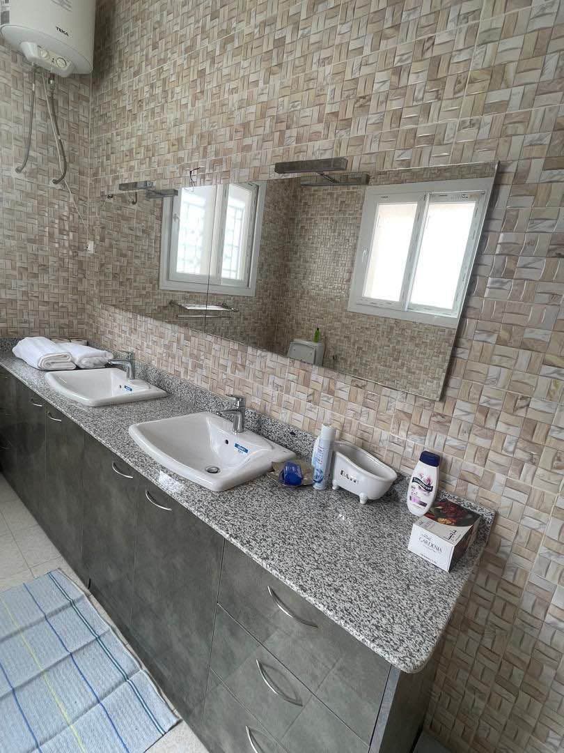 Villa d’exception style nord-américain avec baies vitrées – Centre Émetteur, Nouakchott 7