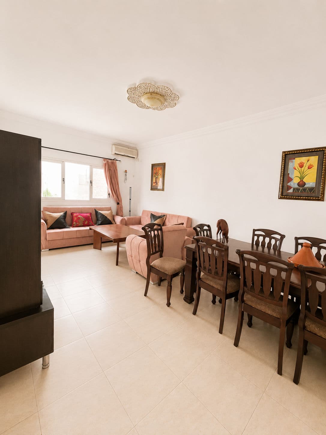 Appartement Spacieux 2 Chambres à l’Îlot K | Double Salon, Terrasse & Garage Sécurisé 3