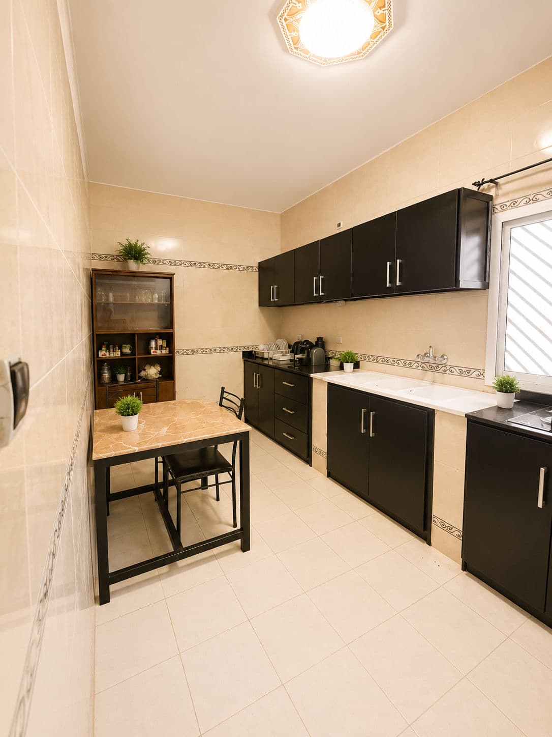 Appartement Spacieux 2 Chambres à l’Îlot K | Double Salon, Terrasse & Garage Sécurisé 5